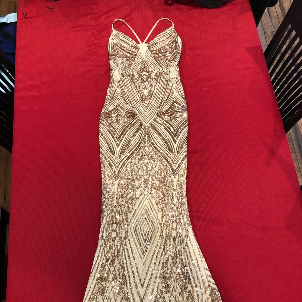 Beautiful gold prom dress - Picture 2 of 2